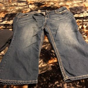 Maurice's Capri's size 24